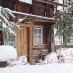 Ferienhaus Außenbereich im Winter: Die verschneite Südfassade
