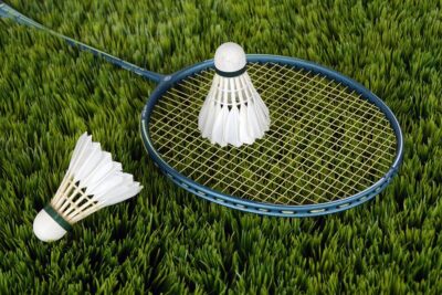 Spiel und Spaß am Griesbachhof: Badminton auf der Hofwiese Spiel und Spaß am Griesbachhof: Badminton auf der Hofwiese