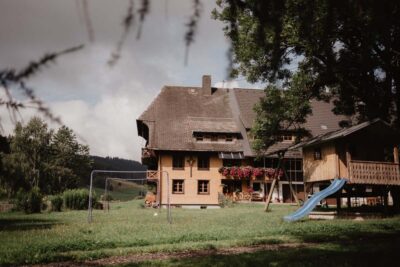 Spiel und Spaß Erlebnisbox: die Hofwiese mit Fußballtoren Spiel und Spaß Erlebnisbox: die Hofwiese mit Fußballtoren