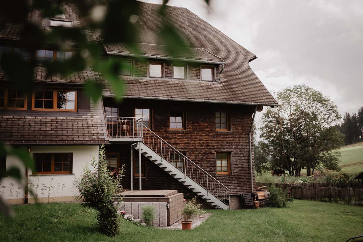 Erholung und Wellness auf dem Griesbachhof: der Whirpool der Ferienwohnung