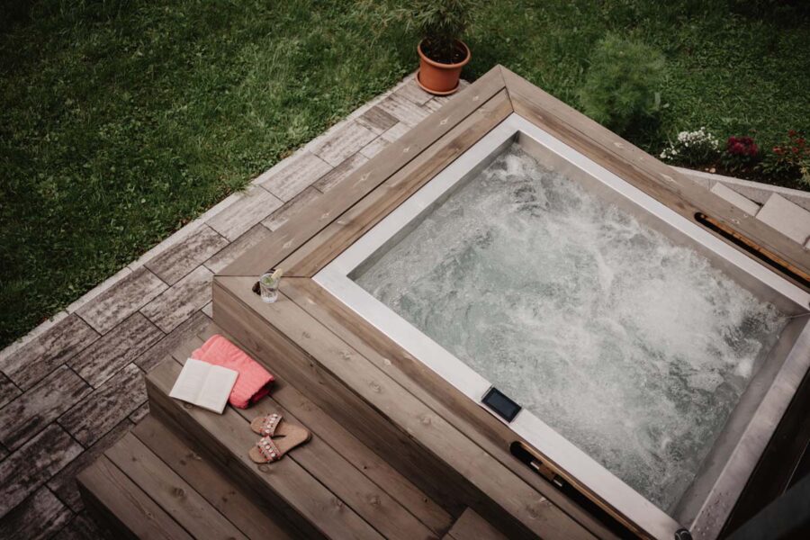 Erholung und Wellness auf dem Griesbachhof: der Whirpool der Ferienwohnung Erholung und Wellness auf dem Griesbachhof: der Whirpool der Ferienwohnung