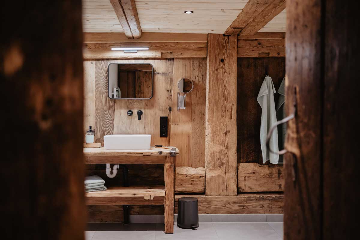 griesbachhof-ferienhaus-badezimmer-waschbecken-neu-groß